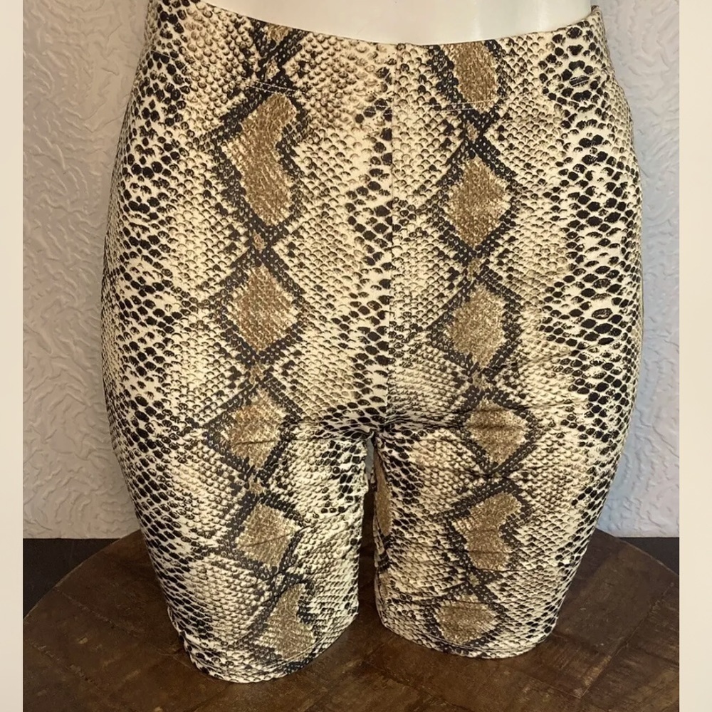 SALTY Women's Reptile Snake Print Athletic Shorts Biker Yoga Size Small